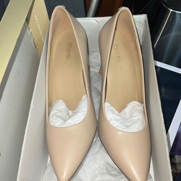 Michael Kors Angie Pumps – Size 9.5 – Oyster – New in Box - Picture 1 of 8